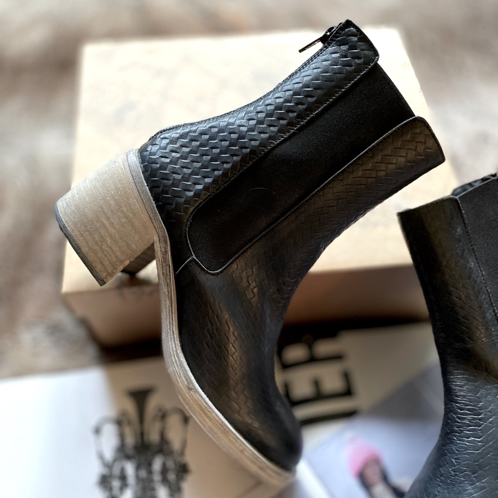 Free People Essential Chelsea Boots - Picture 4 of 15
